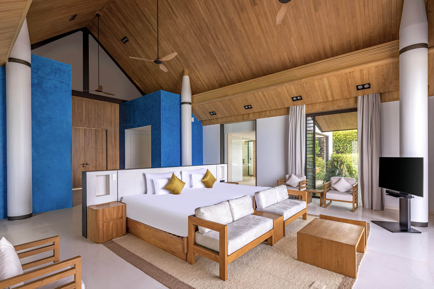 Beachfront 7-bedrooms with private beach villa in Cape Yamu (sauna, cinema room, game room, 2 infinity swimming pools, bar, BBQ)