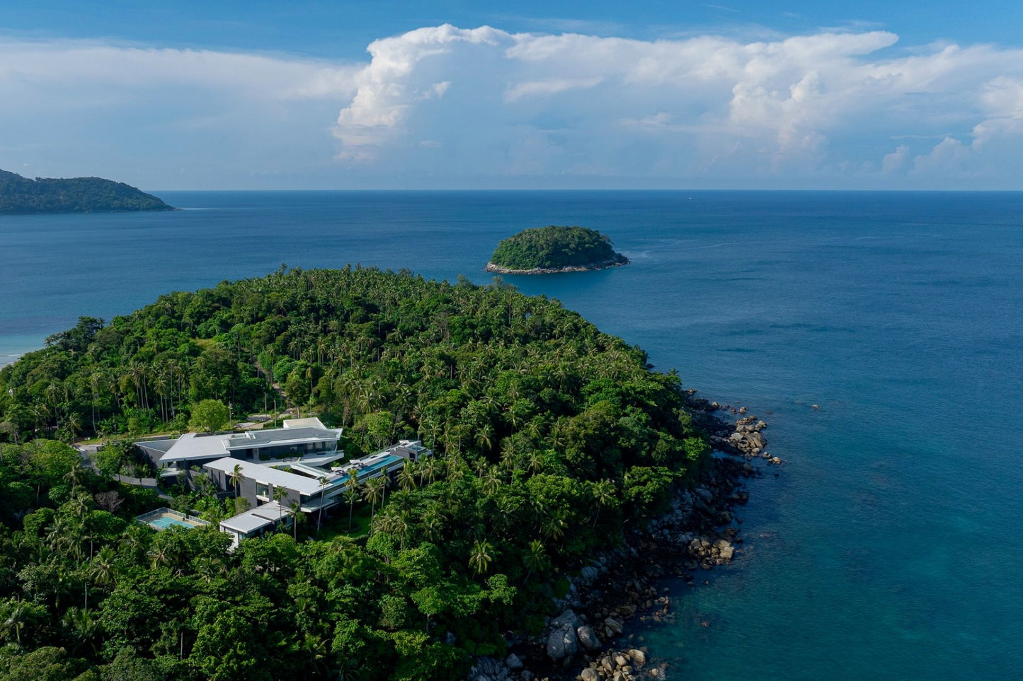 Seaview full service private 11-bedrooms villa in Kata beach (Poker room, dining room private chef japanese mediterranean and thai cuisine, makeup room, massage room, pickleball area, golf mini, cinema room, sundeck for yoga, private gym, kids pool)