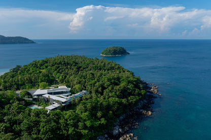 Seaview full service private 11-bedrooms villa in Kata beach (Poker room, dining room private chef japanese mediterranean and thai cuisine, makeup room, massage room, pickleball area, golf mini, cinema room, sundeck for yoga, private gym, kids pool)