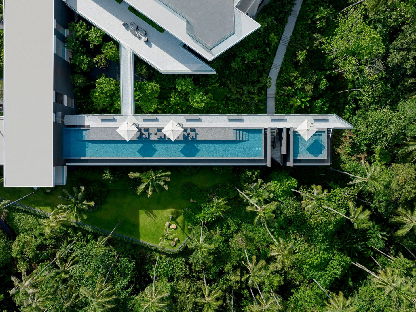 Seaview full service private 11-bedrooms villa in Kata beach (Poker room, dining room private chef japanese mediterranean and thai cuisine, makeup room, massage room, pickleball area, golf mini, cinema room, sundeck for yoga, private gym, kids pool)