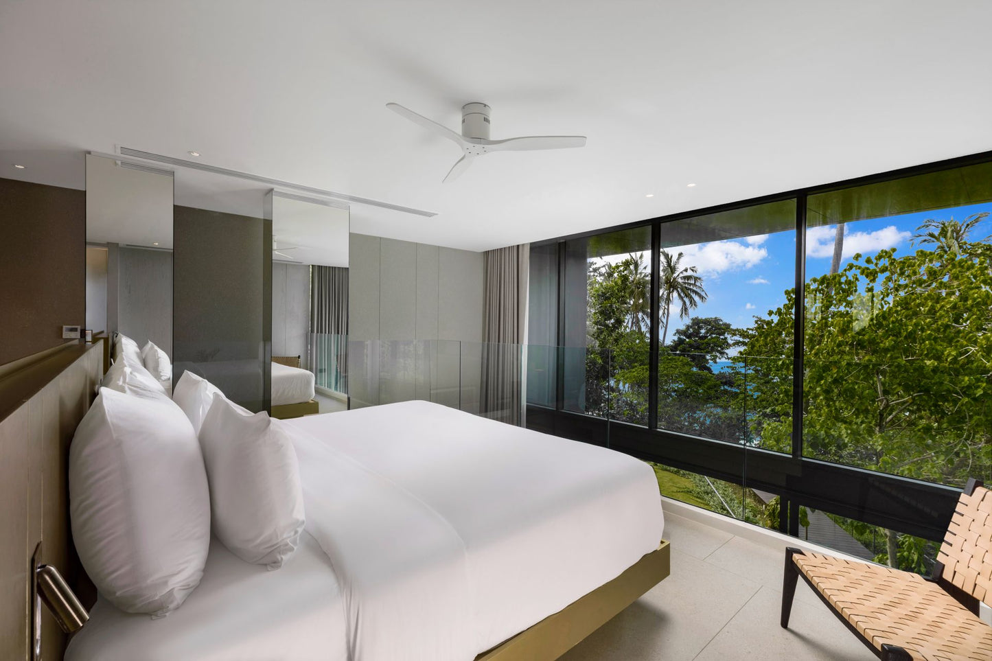 Seaview full service private 11-bedrooms villa in Kata beach (Poker room, dining room private chef japanese mediterranean and thai cuisine, makeup room, massage room, pickleball area, golf mini, cinema room, sundeck for yoga, private gym, kids pool)