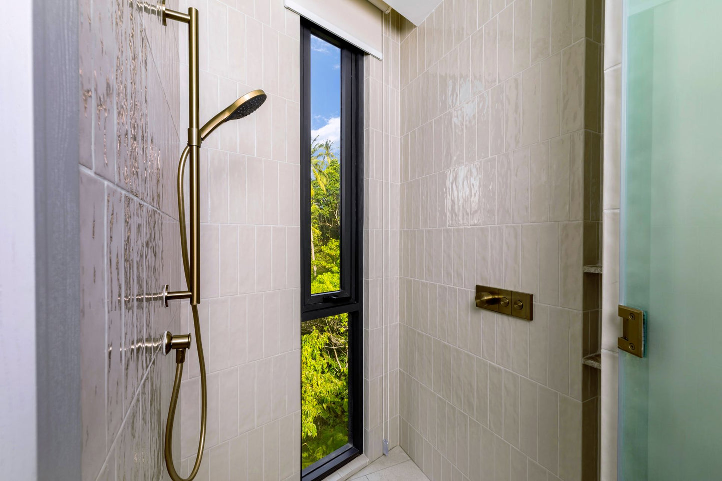 Seaview full service private 11-bedrooms villa in Kata beach (Poker room, dining room private chef japanese mediterranean and thai cuisine, makeup room, massage room, pickleball area, golf mini, cinema room, sundeck for yoga, private gym, kids pool)