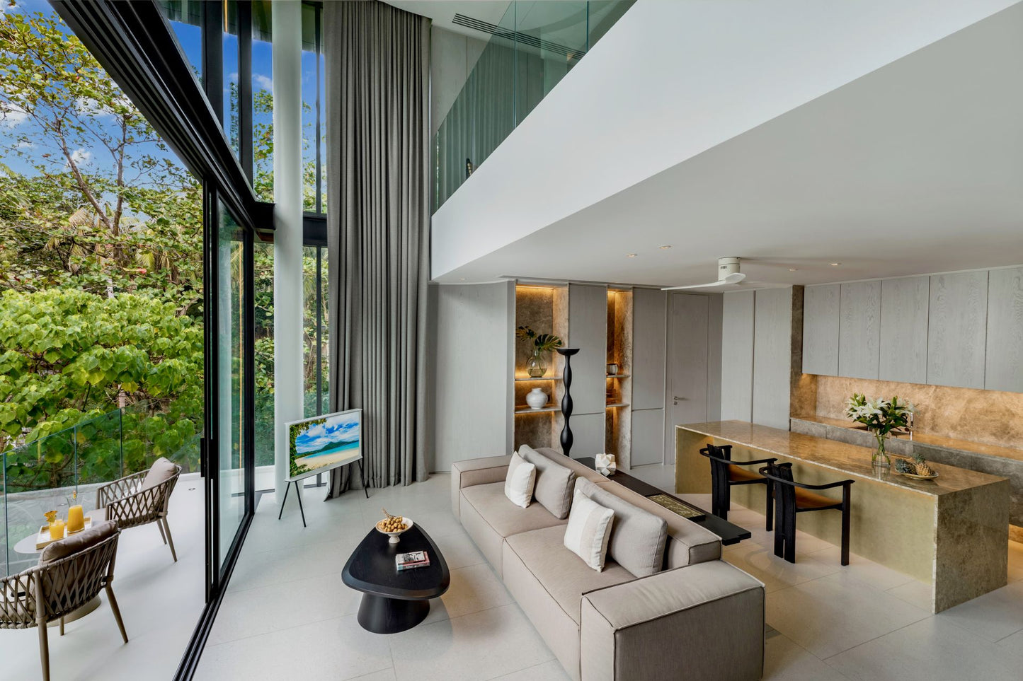 Seaview full service private 11-bedrooms villa in Kata beach (Poker room, dining room private chef japanese mediterranean and thai cuisine, makeup room, massage room, pickleball area, golf mini, cinema room, sundeck for yoga, private gym, kids pool)