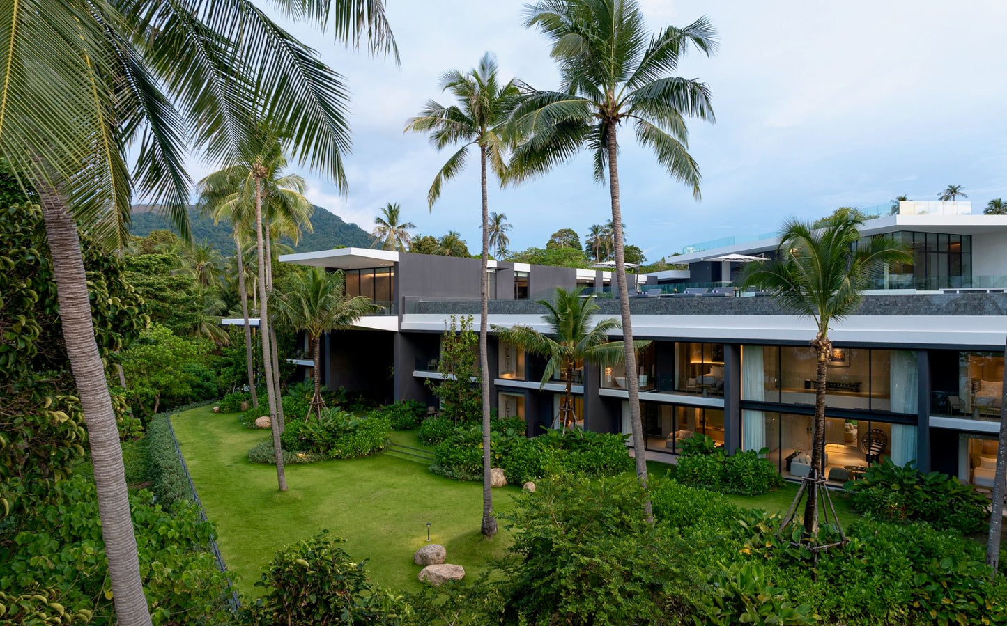 Seaview full service private 11-bedrooms villa in Kata beach (Poker room, dining room private chef japanese mediterranean and thai cuisine, makeup room, massage room, pickleball area, golf mini, cinema room, sundeck for yoga, private gym, kids pool)