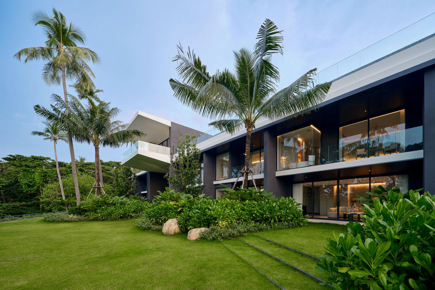 Seaview full service private 11-bedrooms villa in Kata beach (Poker room, dining room private chef japanese mediterranean and thai cuisine, makeup room, massage room, pickleball area, golf mini, cinema room, sundeck for yoga, private gym, kids pool)