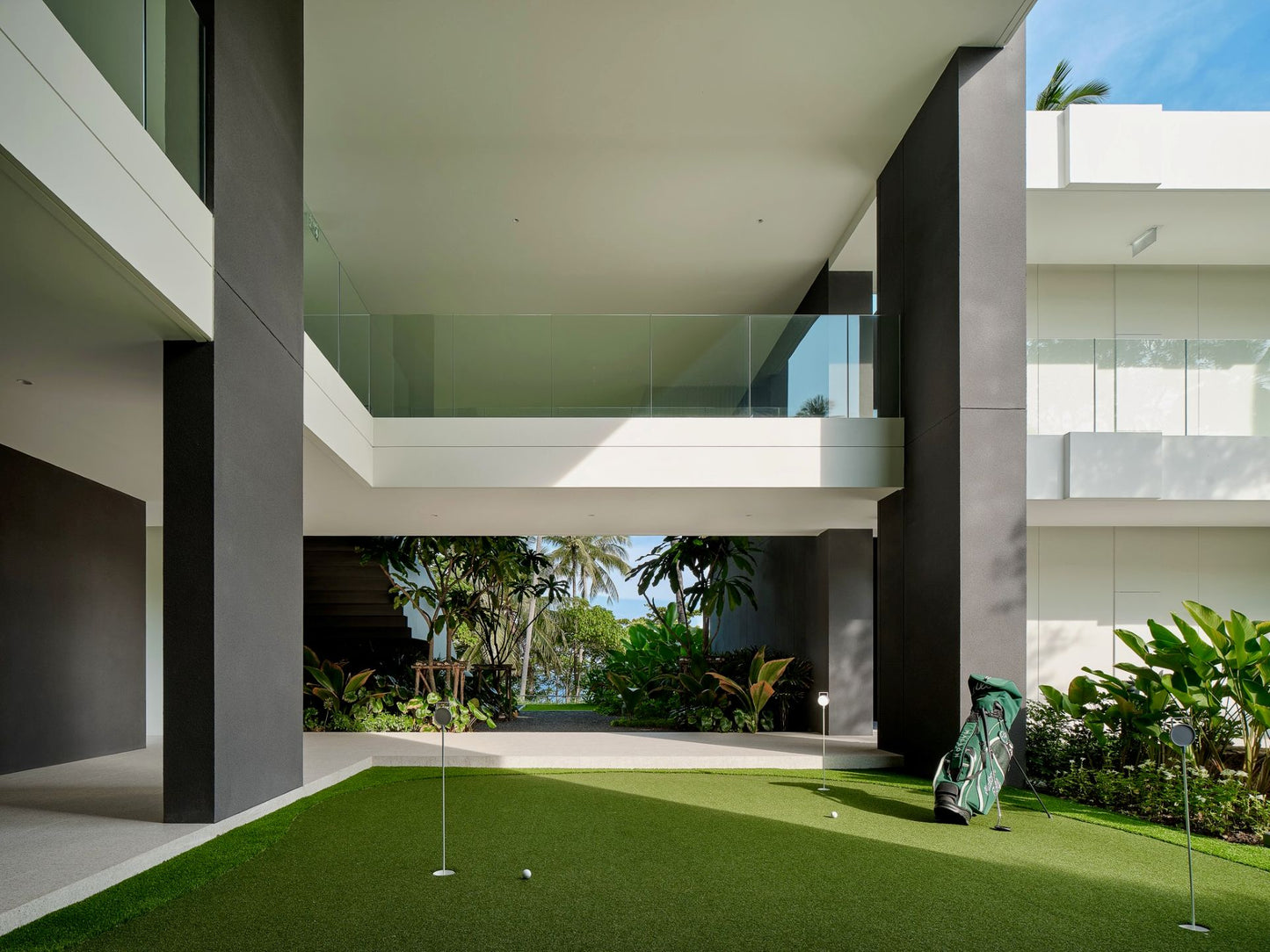 Seaview full service private 11-bedrooms villa in Kata beach (Poker room, dining room private chef japanese mediterranean and thai cuisine, makeup room, massage room, pickleball area, golf mini, cinema room, sundeck for yoga, private gym, kids pool)