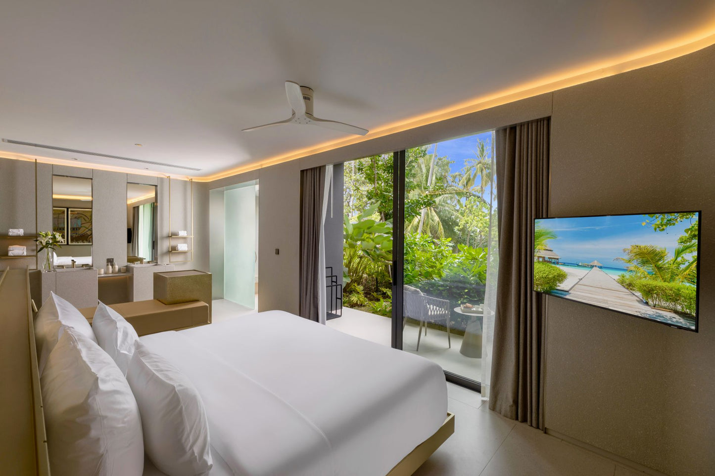 Seaview full service private 11-bedrooms villa in Kata beach (Poker room, dining room private chef japanese mediterranean and thai cuisine, makeup room, massage room, pickleball area, golf mini, cinema room, sundeck for yoga, private gym, kids pool)