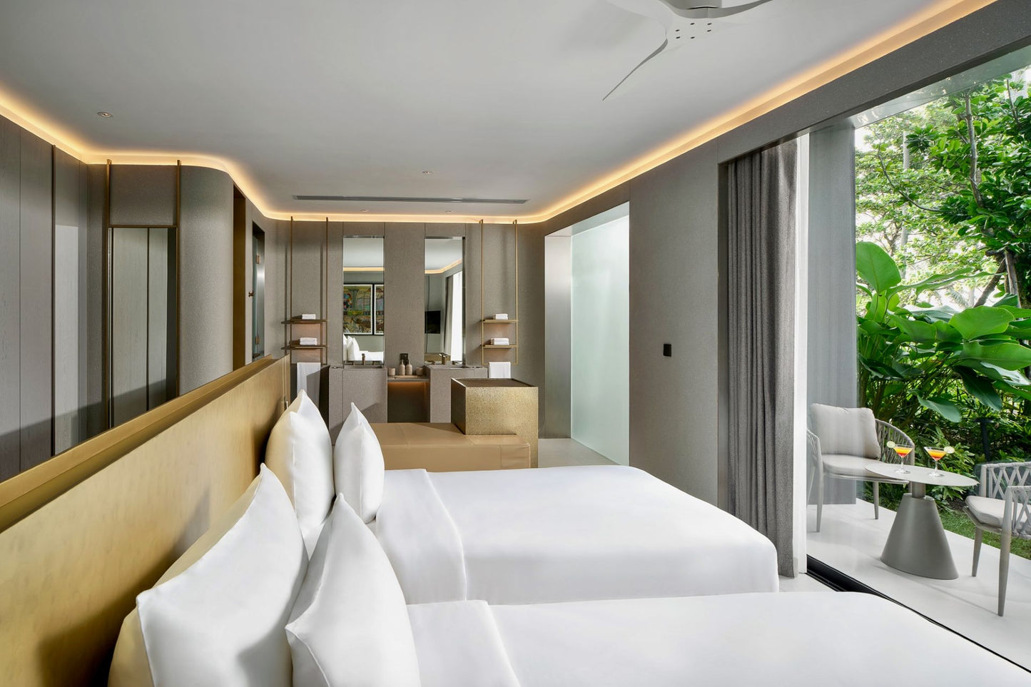 Seaview full service private 11-bedrooms villa in Kata beach (Poker room, dining room private chef japanese mediterranean and thai cuisine, makeup room, massage room, pickleball area, golf mini, cinema room, sundeck for yoga, private gym, kids pool)