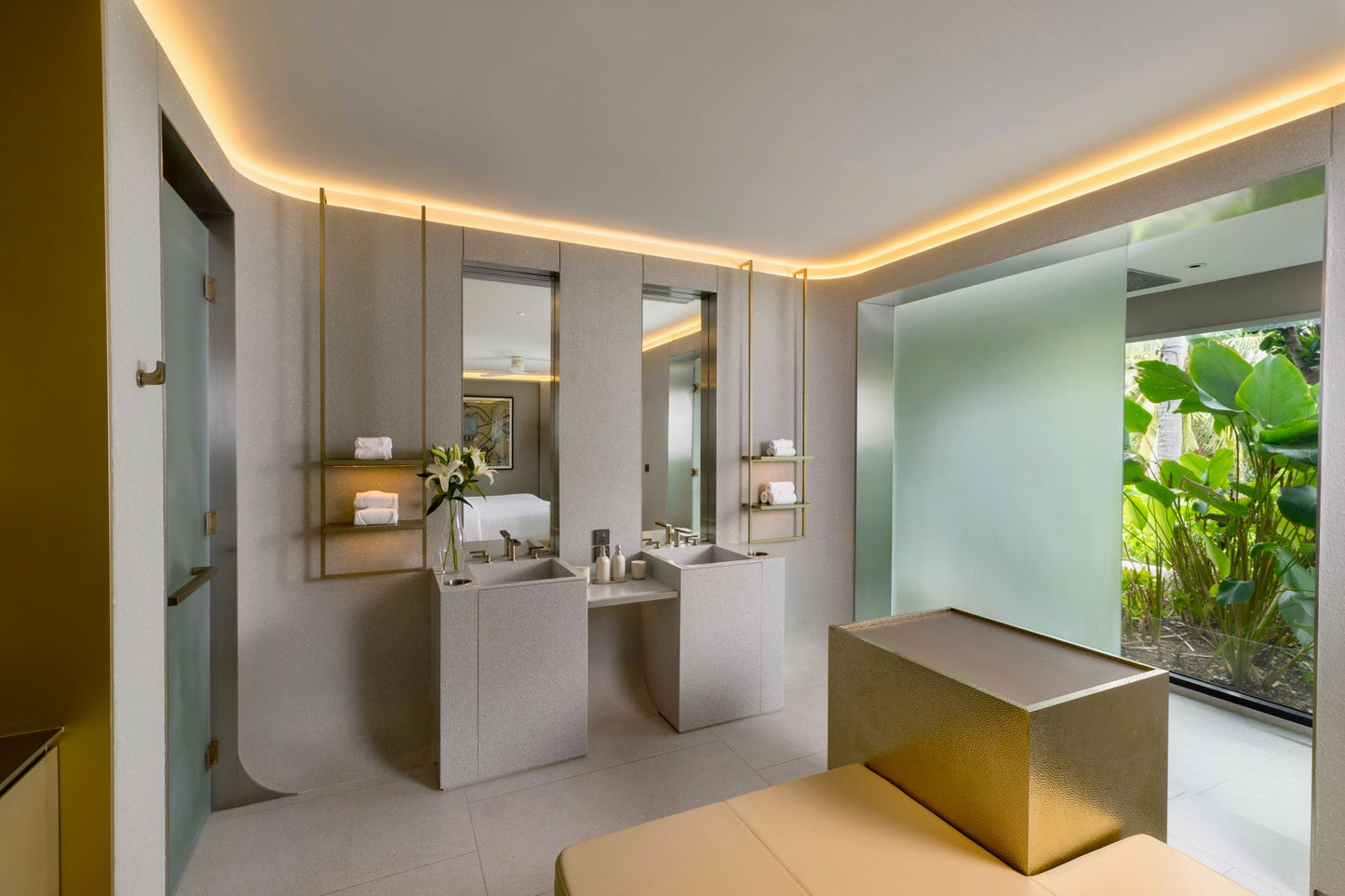 Seaview full service private 11-bedrooms villa in Kata beach (Poker room, dining room private chef japanese mediterranean and thai cuisine, makeup room, massage room, pickleball area, golf mini, cinema room, sundeck for yoga, private gym, kids pool)