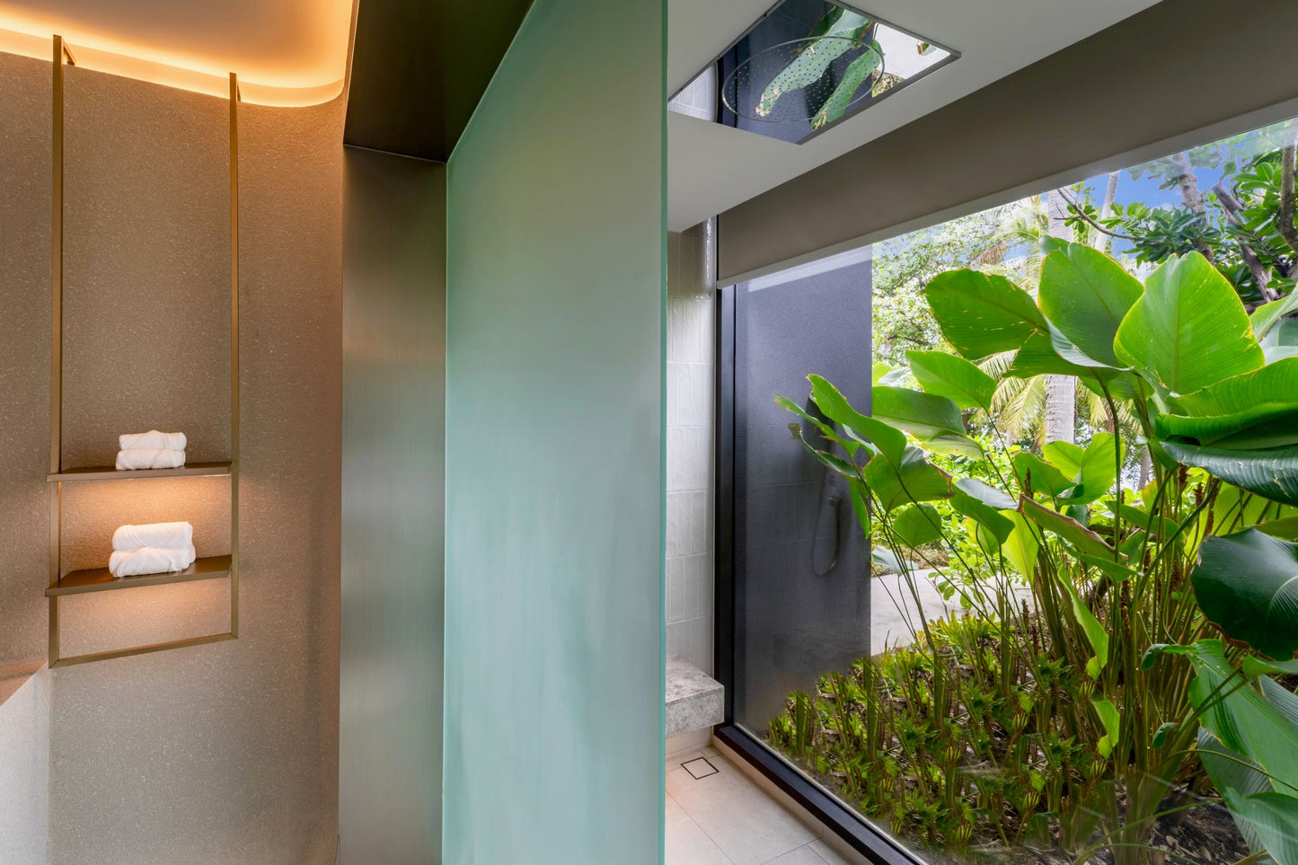 Seaview full service private 11-bedrooms villa in Kata beach (Poker room, dining room private chef japanese mediterranean and thai cuisine, makeup room, massage room, pickleball area, golf mini, cinema room, sundeck for yoga, private gym, kids pool)