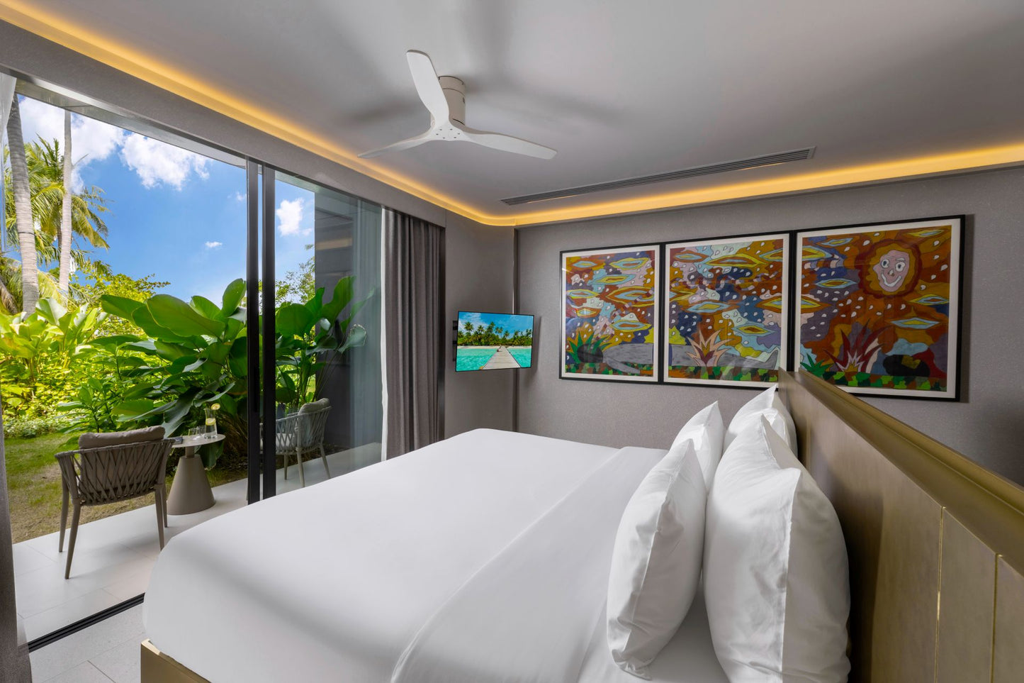 Seaview full service private 11-bedrooms villa in Kata beach (Poker room, dining room private chef japanese mediterranean and thai cuisine, makeup room, massage room, pickleball area, golf mini, cinema room, sundeck for yoga, private gym, kids pool)