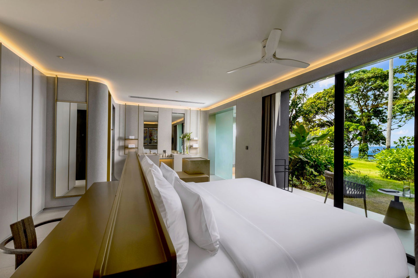 Seaview full service private 11-bedrooms villa in Kata beach (Poker room, dining room private chef japanese mediterranean and thai cuisine, makeup room, massage room, pickleball area, golf mini, cinema room, sundeck for yoga, private gym, kids pool)