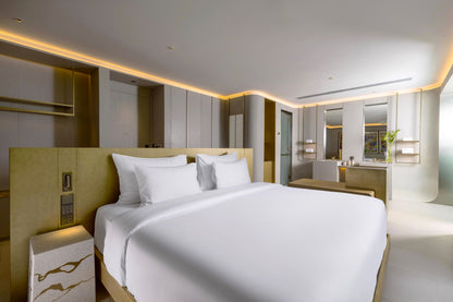 Seaview full service private 11-bedrooms villa in Kata beach (Poker room, dining room private chef japanese mediterranean and thai cuisine, makeup room, massage room, pickleball area, golf mini, cinema room, sundeck for yoga, private gym, kids pool)