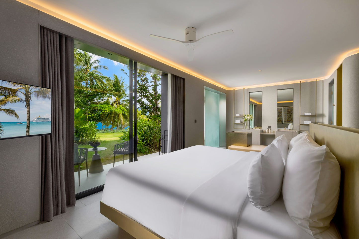 Seaview full service private 11-bedrooms villa in Kata beach (Poker room, dining room private chef japanese mediterranean and thai cuisine, makeup room, massage room, pickleball area, golf mini, cinema room, sundeck for yoga, private gym, kids pool)