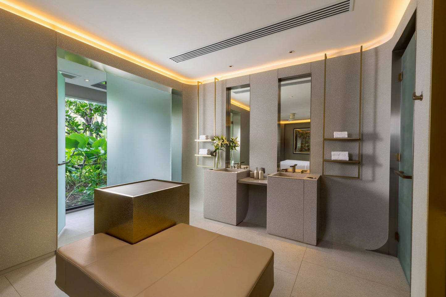 Seaview full service private 11-bedrooms villa in Kata beach (Poker room, dining room private chef japanese mediterranean and thai cuisine, makeup room, massage room, pickleball area, golf mini, cinema room, sundeck for yoga, private gym, kids pool)