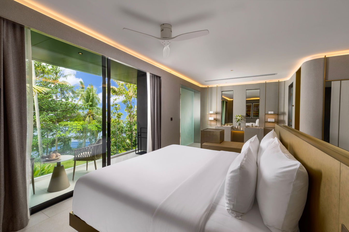 Seaview full service private 11-bedrooms villa in Kata beach (Poker room, dining room private chef japanese mediterranean and thai cuisine, makeup room, massage room, pickleball area, golf mini, cinema room, sundeck for yoga, private gym, kids pool)