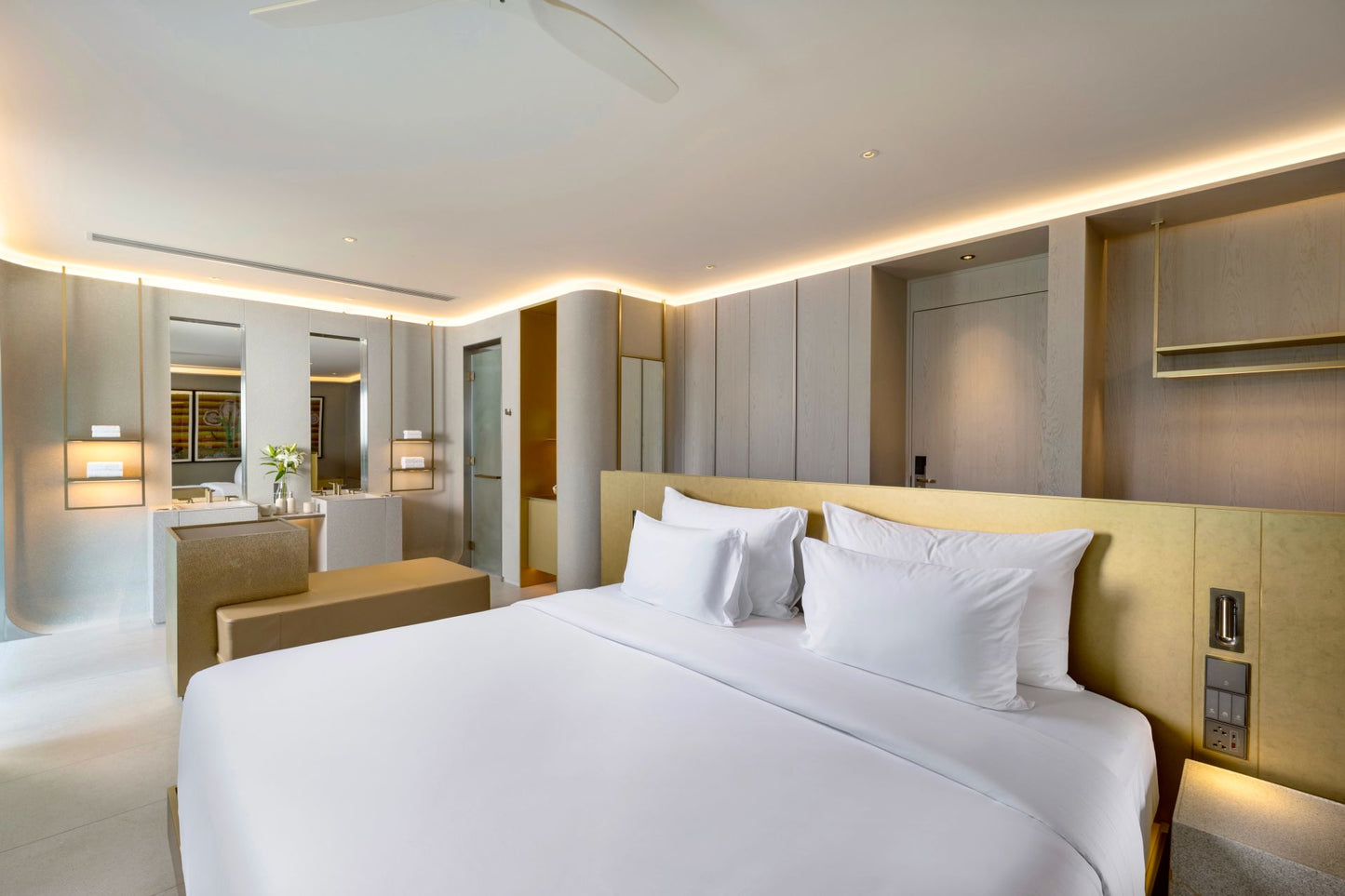 Seaview full service private 11-bedrooms villa in Kata beach (Poker room, dining room private chef japanese mediterranean and thai cuisine, makeup room, massage room, pickleball area, golf mini, cinema room, sundeck for yoga, private gym, kids pool)