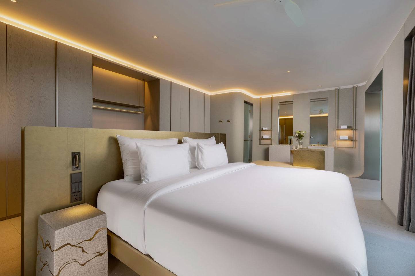 Seaview full service private 11-bedrooms villa in Kata beach (Poker room, dining room private chef japanese mediterranean and thai cuisine, makeup room, massage room, pickleball area, golf mini, cinema room, sundeck for yoga, private gym, kids pool)