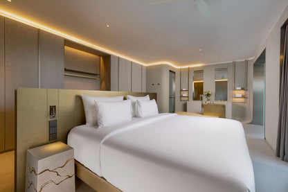 Seaview full service private 11-bedrooms villa in Kata beach (Poker room, dining room private chef japanese mediterranean and thai cuisine, makeup room, massage room, pickleball area, golf mini, cinema room, sundeck for yoga, private gym, kids pool)