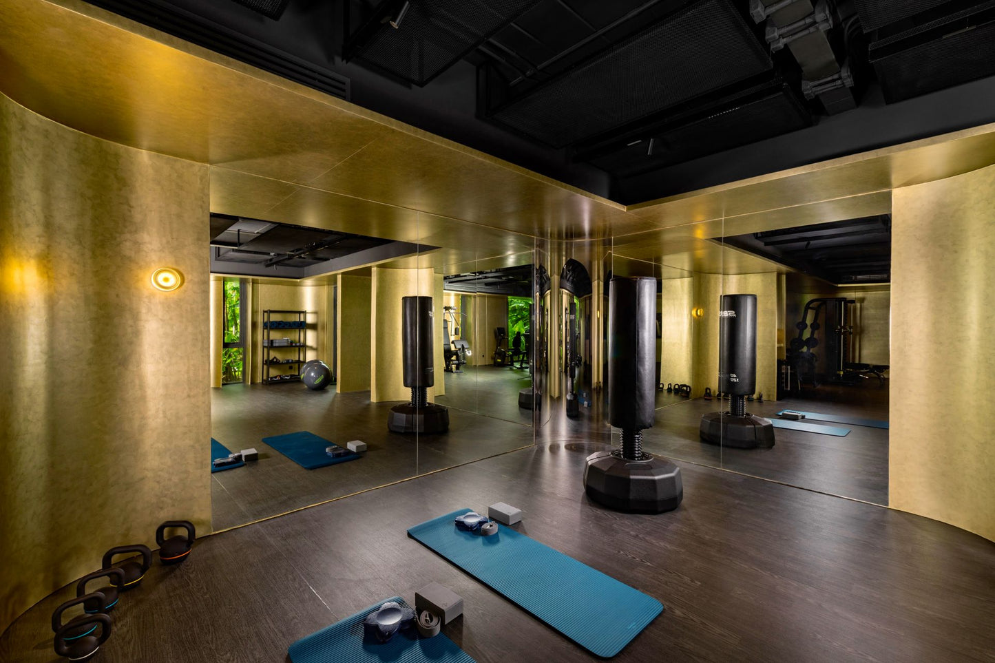 Seaview full service private 11-bedrooms villa in Kata beach (Poker room, dining room private chef japanese mediterranean and thai cuisine, makeup room, massage room, pickleball area, golf mini, cinema room, sundeck for yoga, private gym, kids pool)