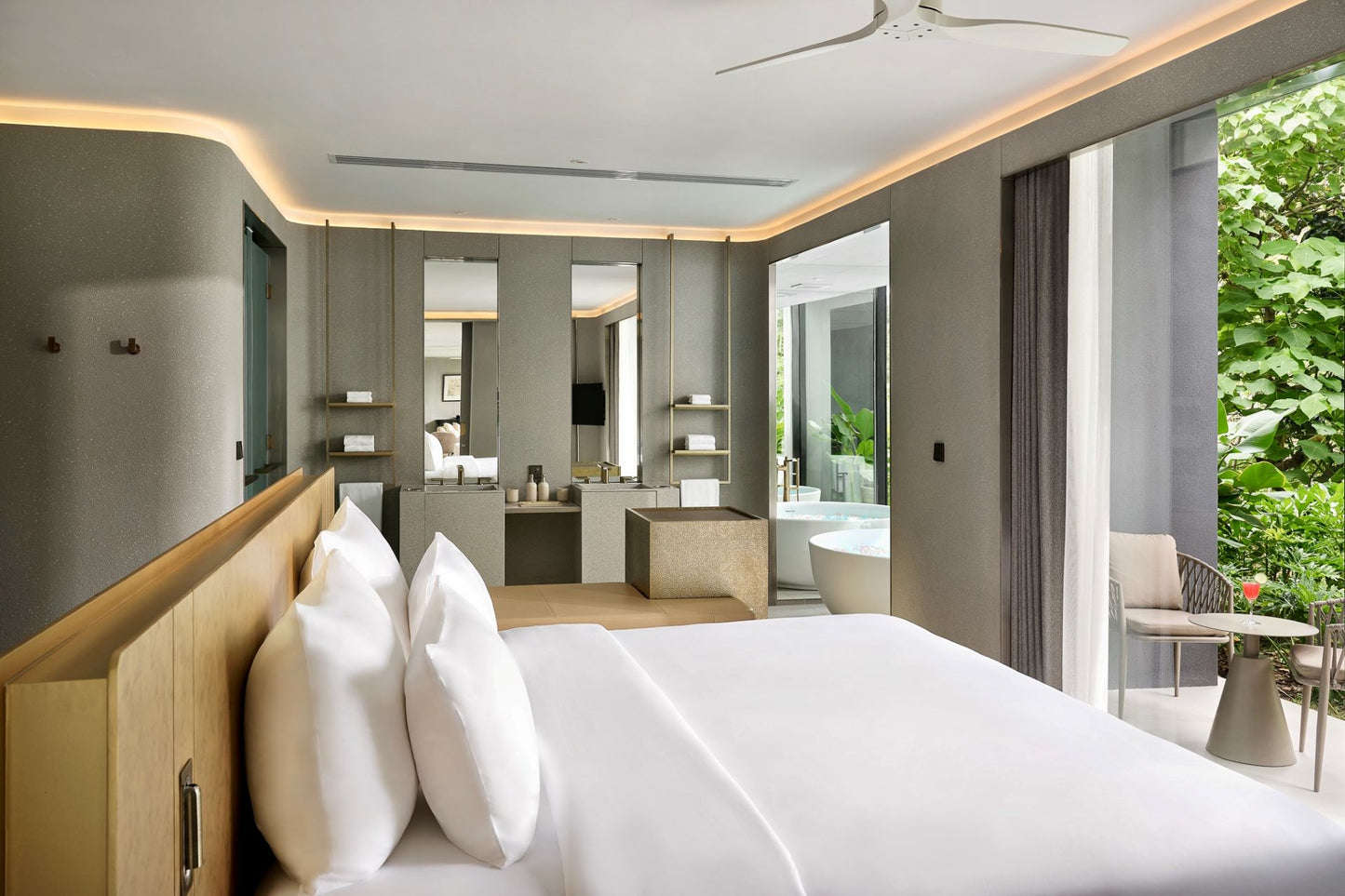 Seaview full service private 11-bedrooms villa in Kata beach (Poker room, dining room private chef japanese mediterranean and thai cuisine, makeup room, massage room, pickleball area, golf mini, cinema room, sundeck for yoga, private gym, kids pool)