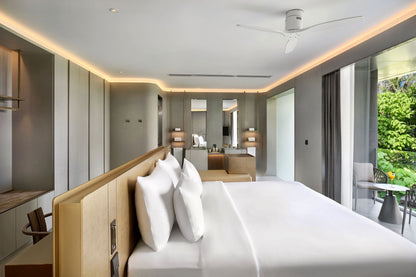 Seaview full service private 11-bedrooms villa in Kata beach (Poker room, dining room private chef japanese mediterranean and thai cuisine, makeup room, massage room, pickleball area, golf mini, cinema room, sundeck for yoga, private gym, kids pool)