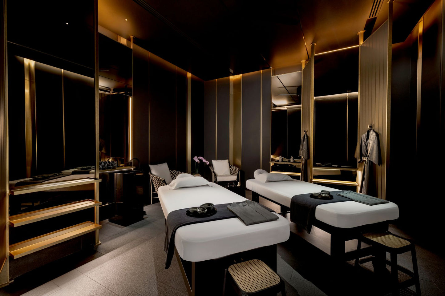 Seaview full service private 11-bedrooms villa in Kata beach (Poker room, dining room private chef japanese mediterranean and thai cuisine, makeup room, massage room, pickleball area, golf mini, cinema room, sundeck for yoga, private gym, kids pool)