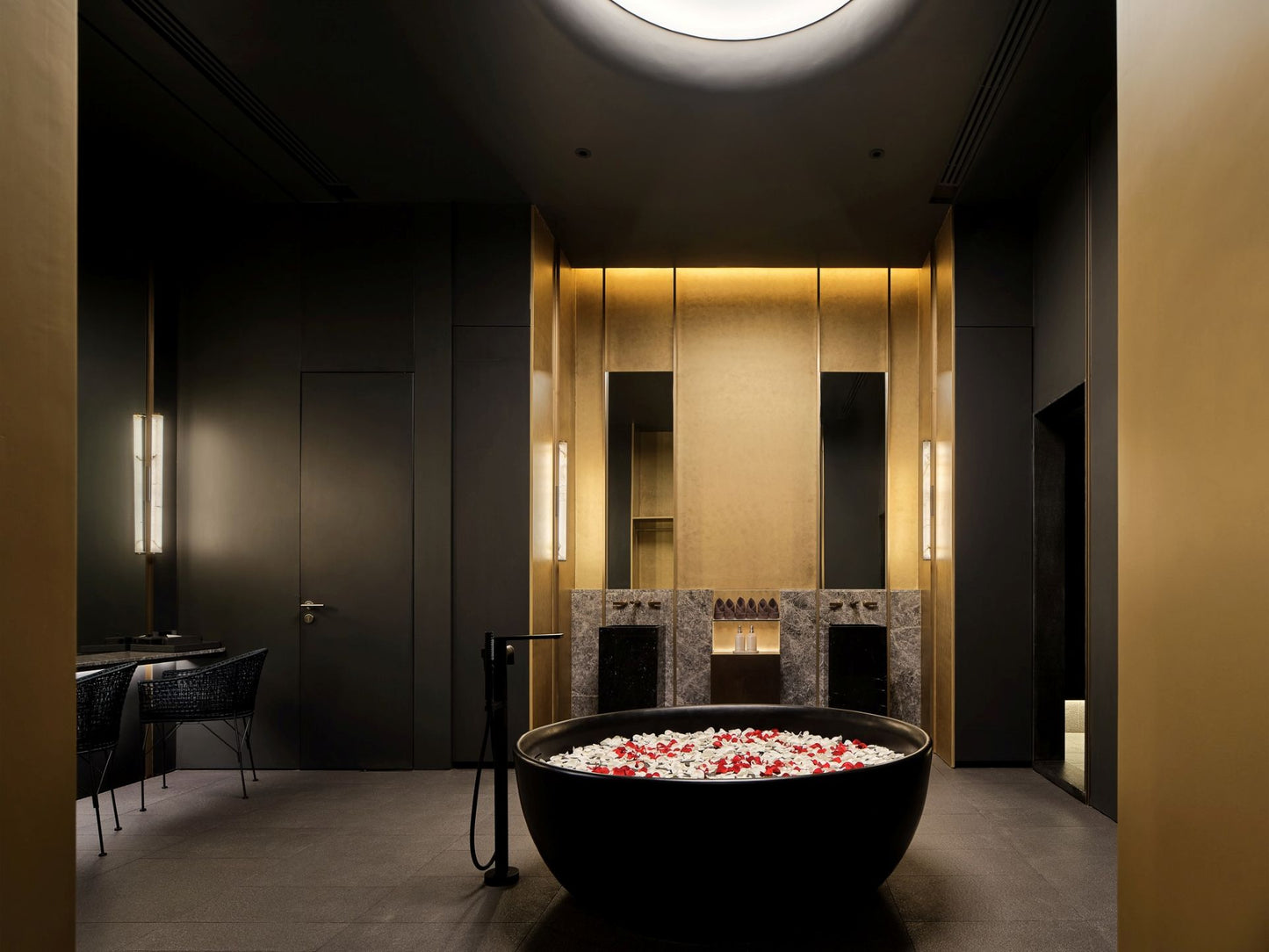 Seaview full service private 11-bedrooms villa in Kata beach (Poker room, dining room private chef japanese mediterranean and thai cuisine, makeup room, massage room, pickleball area, golf mini, cinema room, sundeck for yoga, private gym, kids pool)