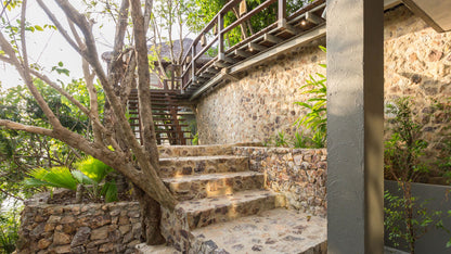 Seaview 6-bedrooms sunset side villa on the rock in Taling Ngam beach (up to 60 guest events, big bedrooms, clifftop infinity pool, private big gym, huge living room)