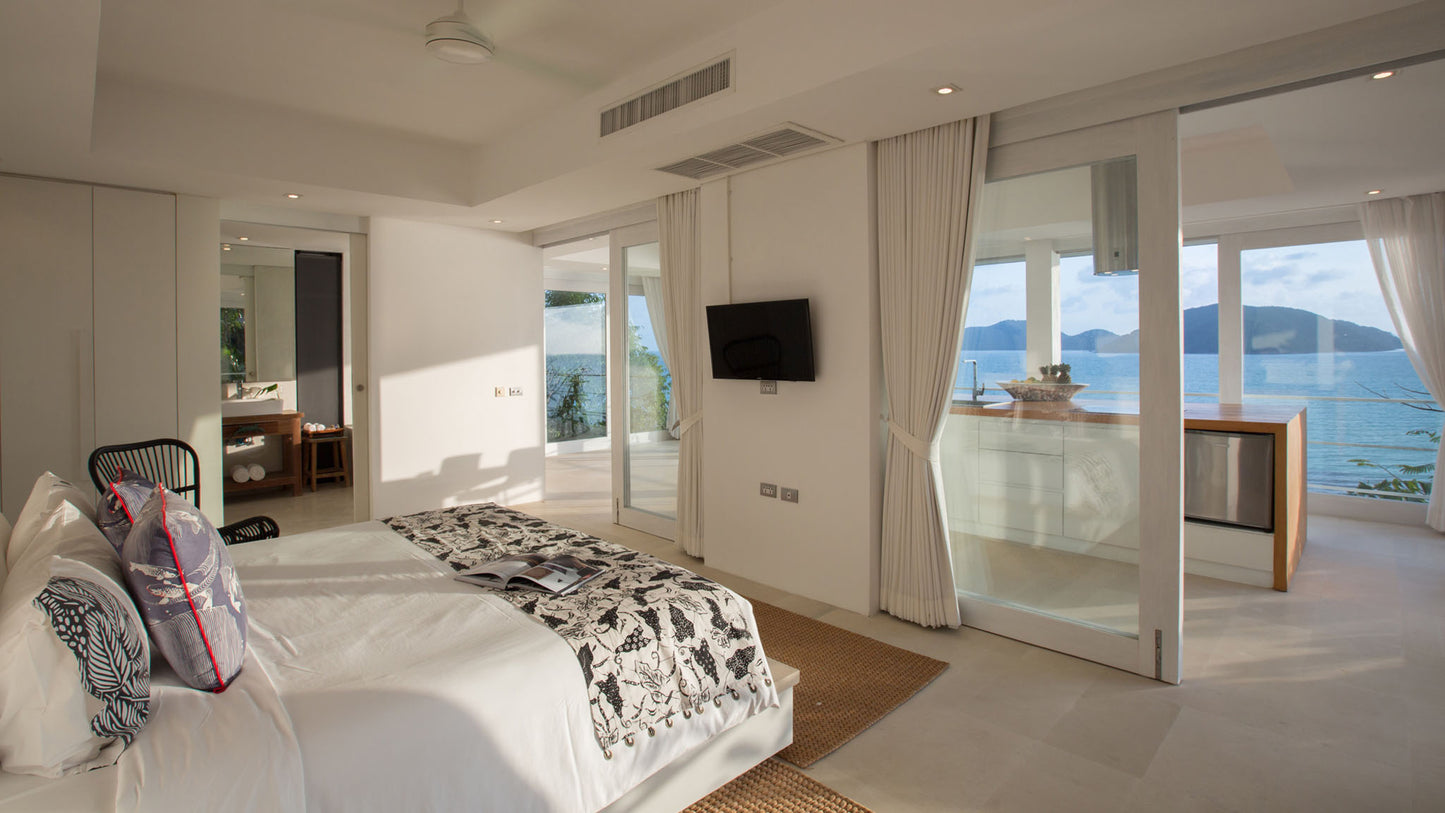 Seaview 6-bedrooms sunset side villa on the rock in Taling Ngam beach (up to 60 guest events, big bedrooms, clifftop infinity pool, private big gym, huge living room)