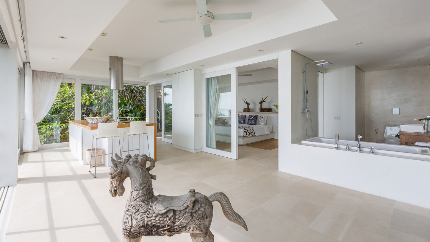 Seaview 6-bedrooms sunset side villa on the rock in Taling Ngam beach (up to 60 guest events, big bedrooms, clifftop infinity pool, private big gym, huge living room)