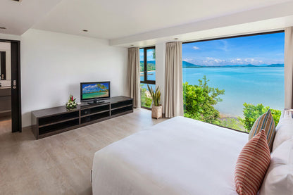 Seaview private 6-bedrooms villa in Cape Yamu (easy to travel by see from the villa, special place in nearby hotel for events)