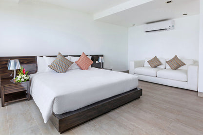 Seaview private 6-bedrooms villa in Cape Yamu (easy to travel by see from the villa, special place in nearby hotel for events)