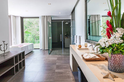 Seaview private 6-bedrooms villa in Cape Yamu (easy to travel by see from the villa, special place in nearby hotel for events)