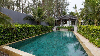 One-storey beachfront 4-bedrooms villa in Natai beach (perfect setting for relaxed holidays, family gatherings)