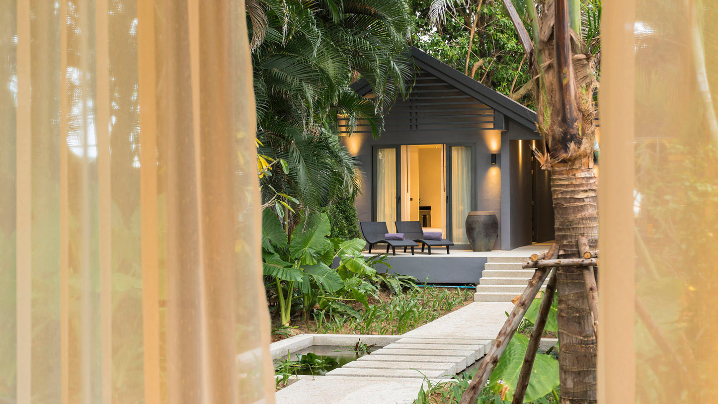 One-storey beachfront 4-bedrooms villa in Natai beach (perfect setting for relaxed holidays, family gatherings)