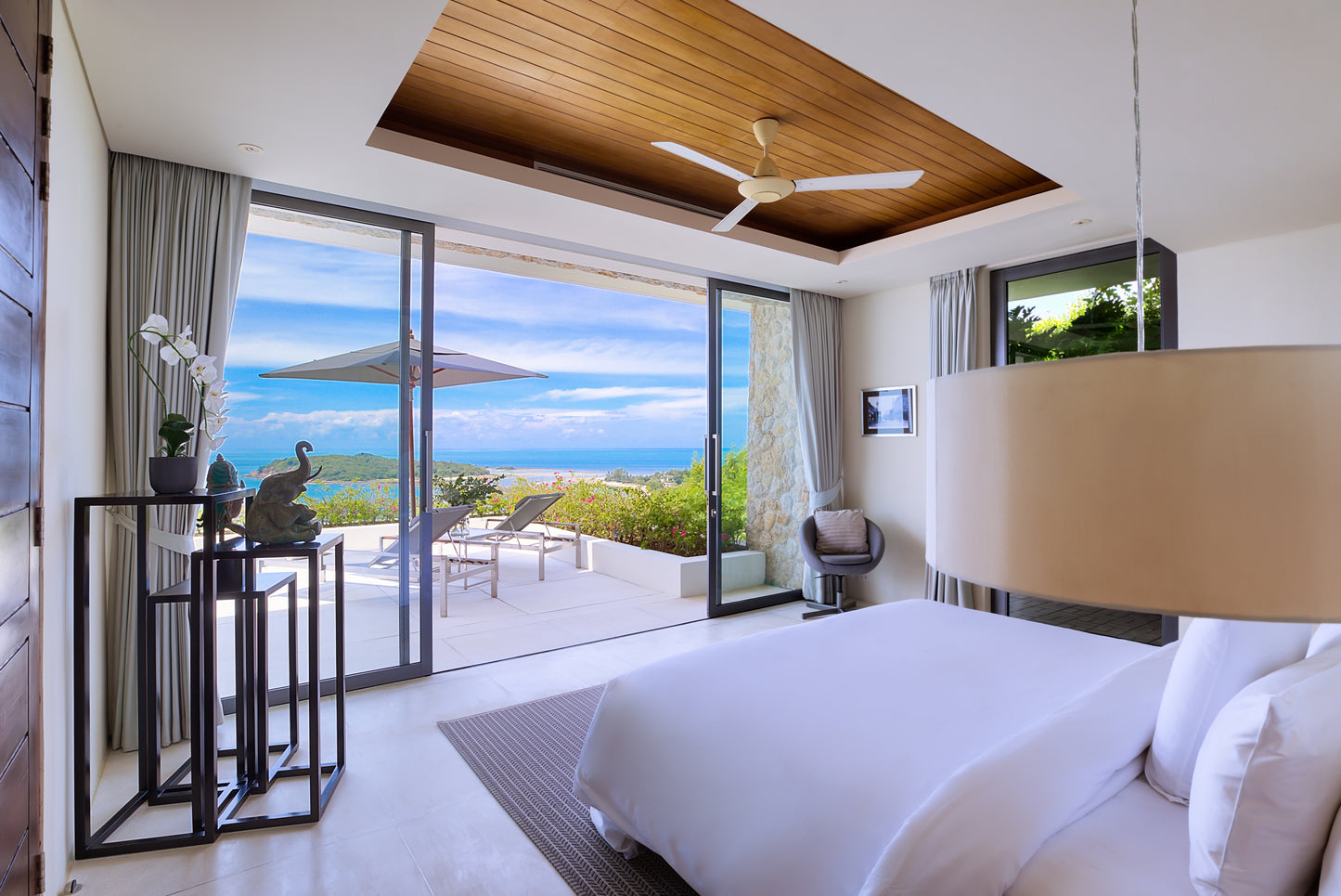 Seaview 5-bedrooms villa with infinity pool in Chaweng beach Koh Samui (private cinema, all service)