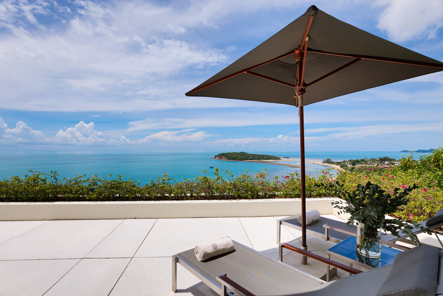 Seaview 5-bedrooms villa with infinity pool in Chaweng beach Koh Samui (private cinema, all service)