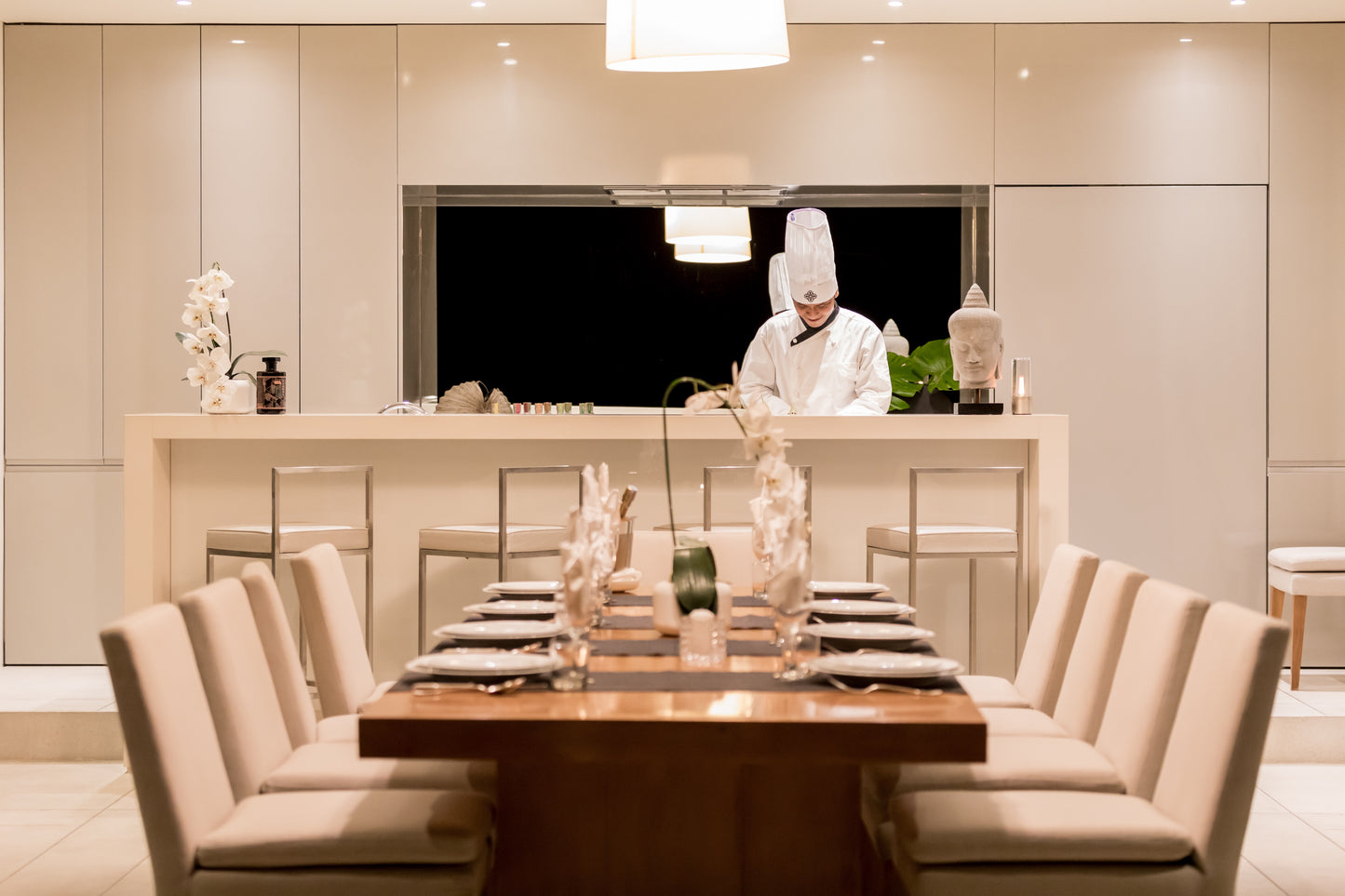 Seaview 5-bedrooms villa with infinity pool in Chaweng beach Koh Samui (private cinema, all service)