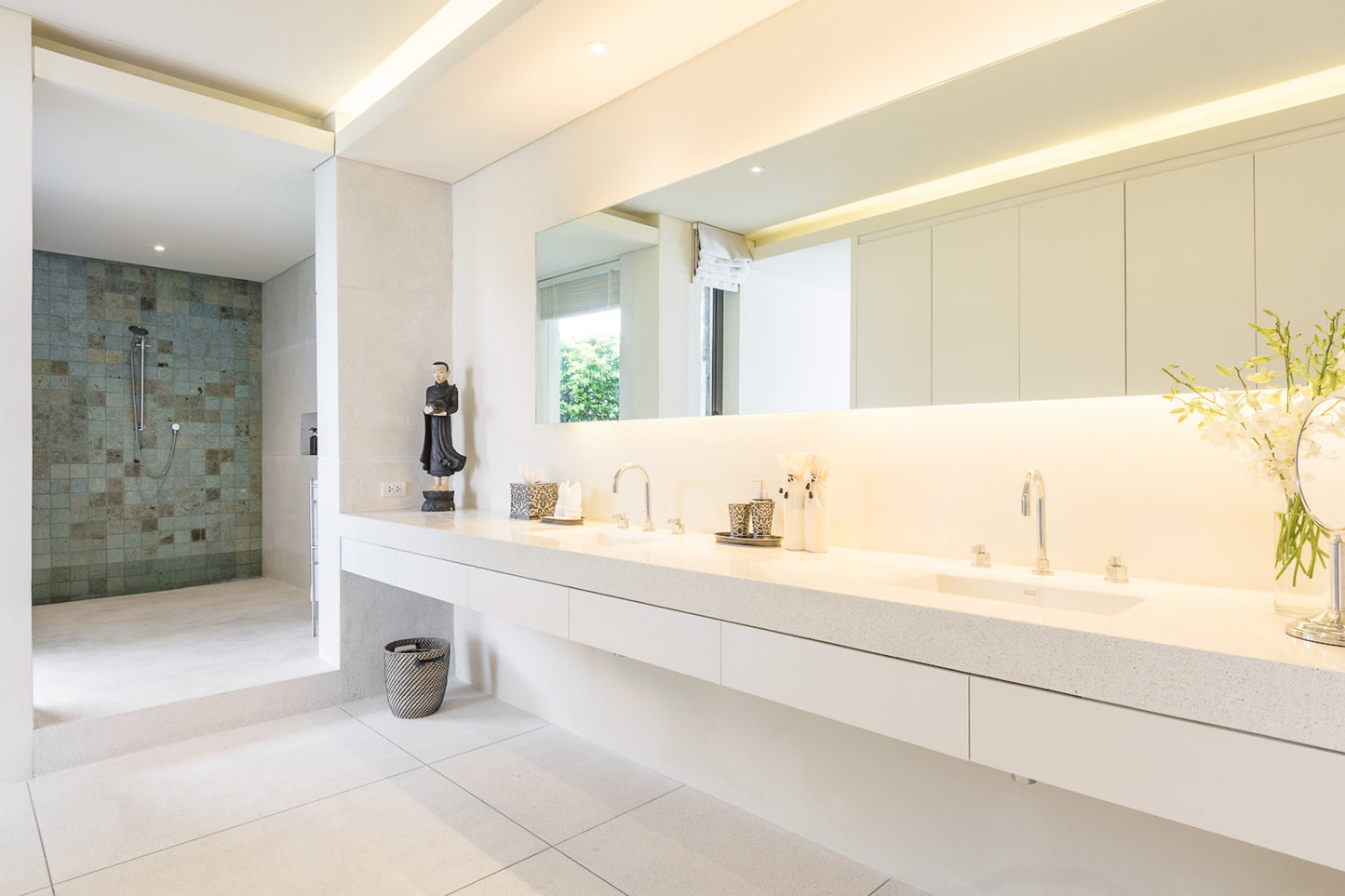 Seaview 5-bedrooms villa with infinity pool in Chaweng beach Koh Samui (private cinema, all service)