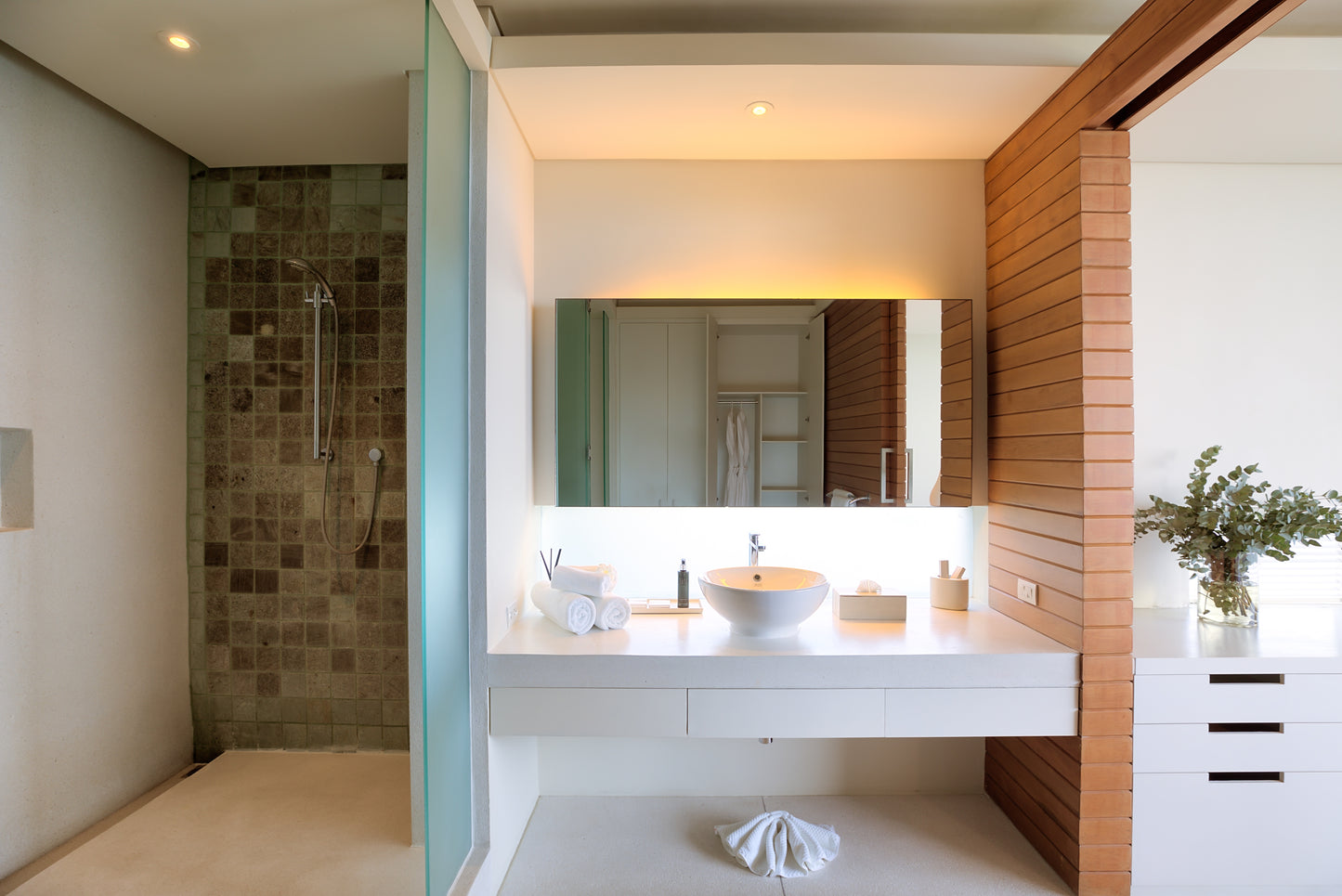 Seaview 5-bedrooms villa with infinity pool in Chaweng beach Koh Samui (private cinema, all service)