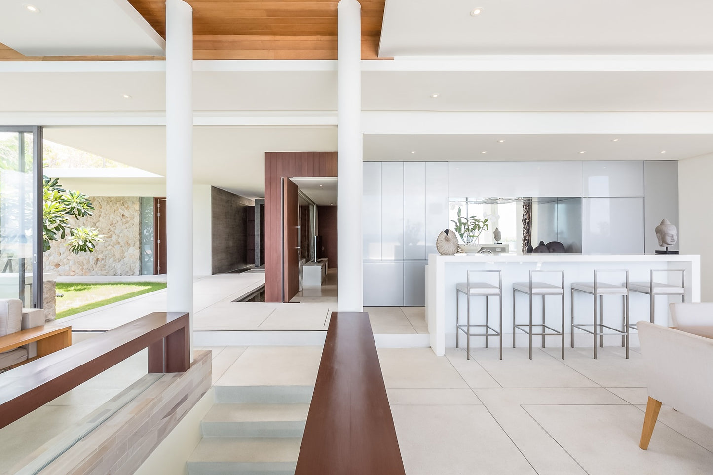 Seaview 5-bedrooms villa with infinity pool in Chaweng beach Koh Samui (private cinema, all service)