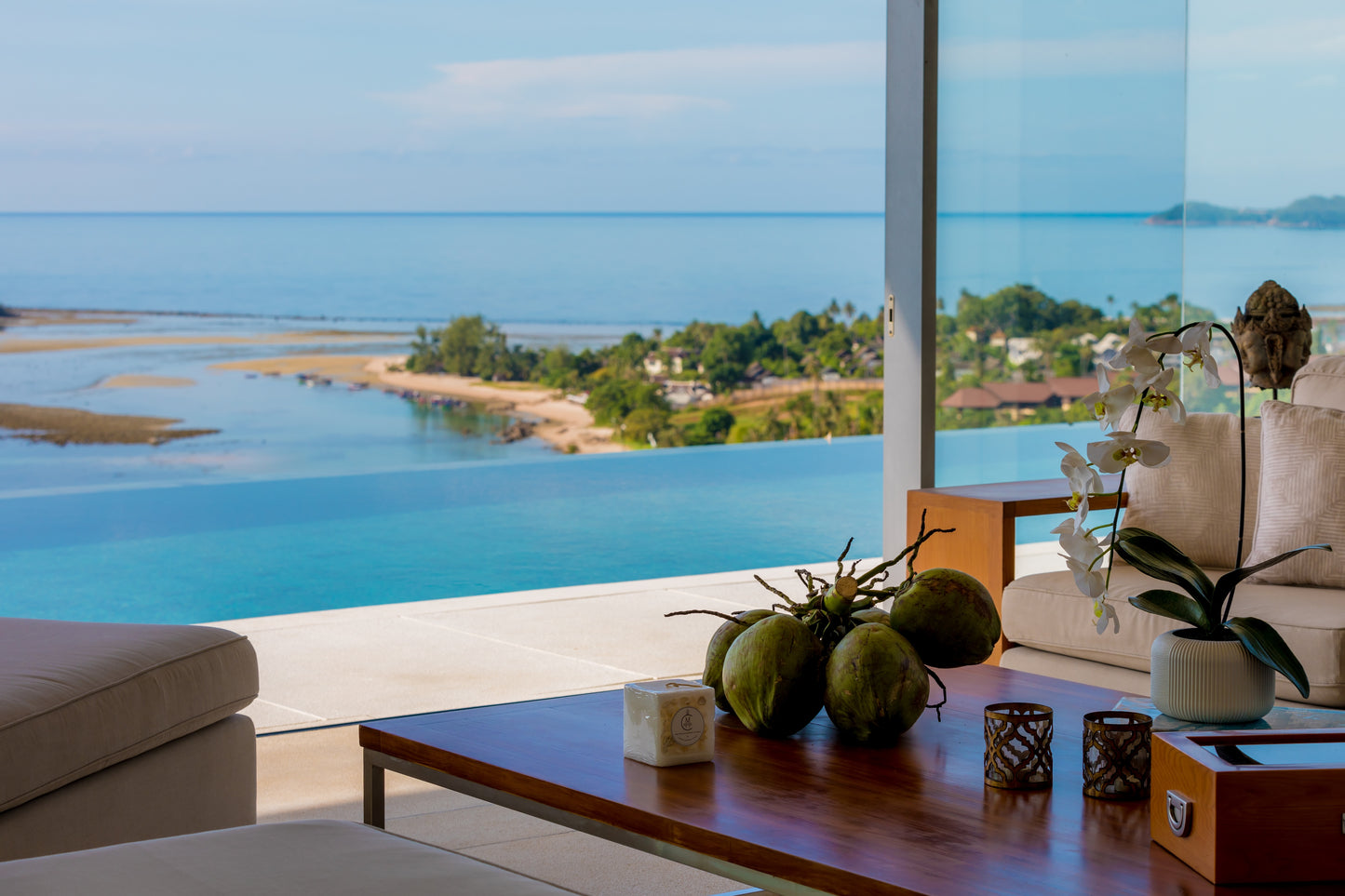 Seaview 5-bedrooms villa with infinity pool in Chaweng beach Koh Samui (private cinema, all service)