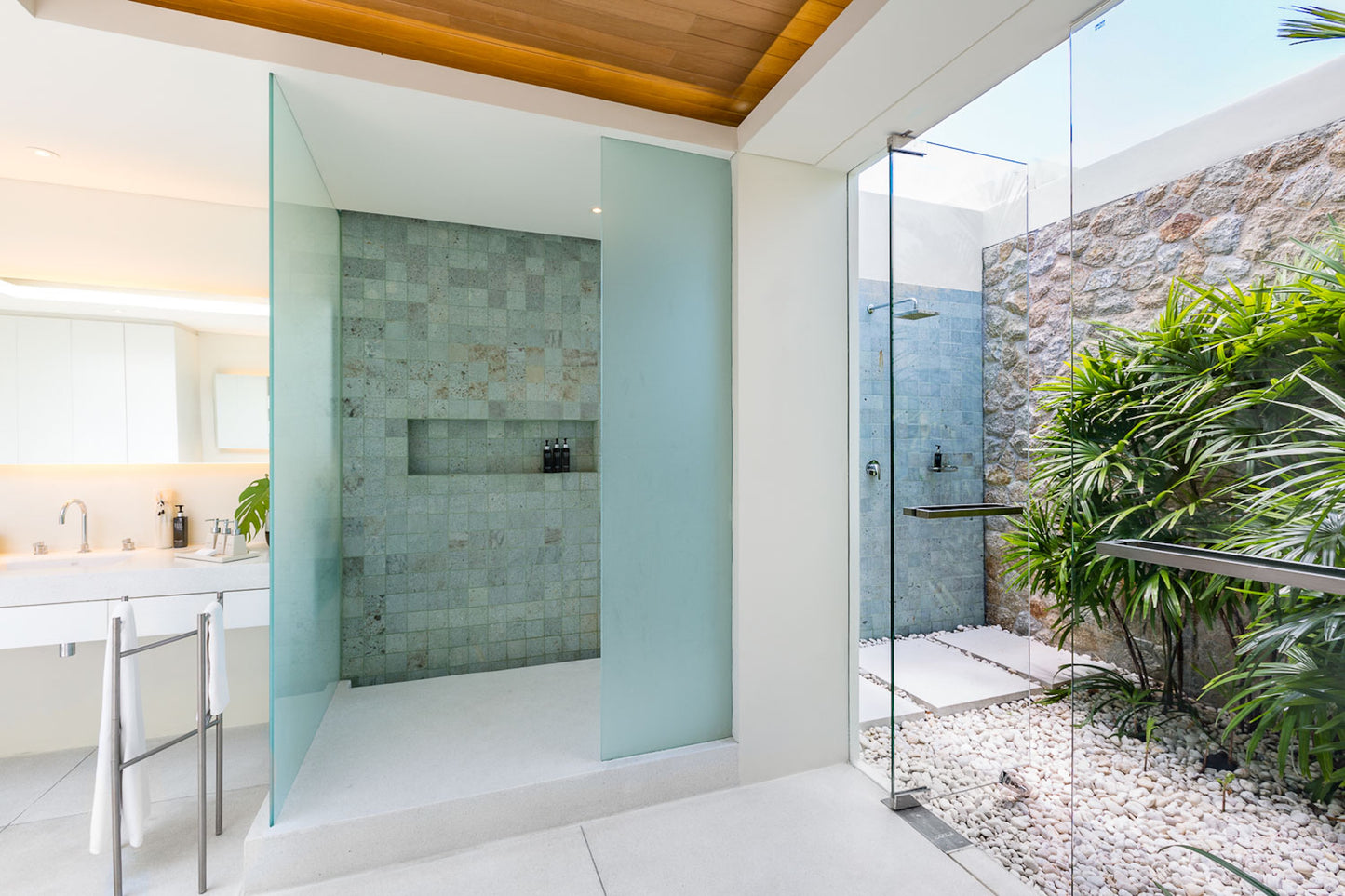 Seaview 5-bedrooms villa with infinity pool in Chaweng beach Koh Samui (private cinema, all service)