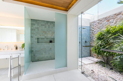 Seaview 5-bedrooms villa with infinity pool in Chaweng beach Koh Samui (private cinema, all service)