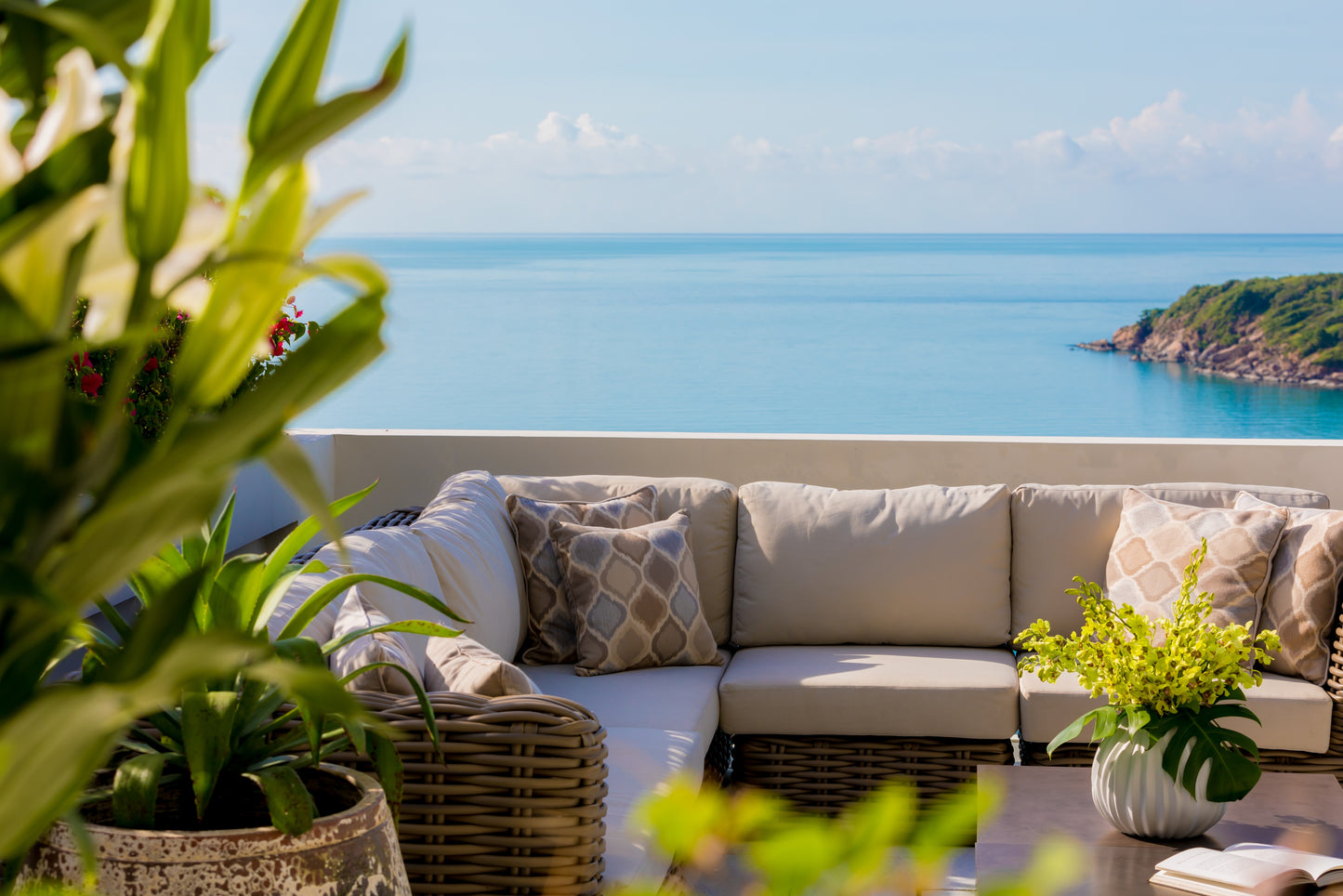 Seaview 5-bedrooms villa with infinity pool in Chaweng beach Koh Samui (private cinema, all service)