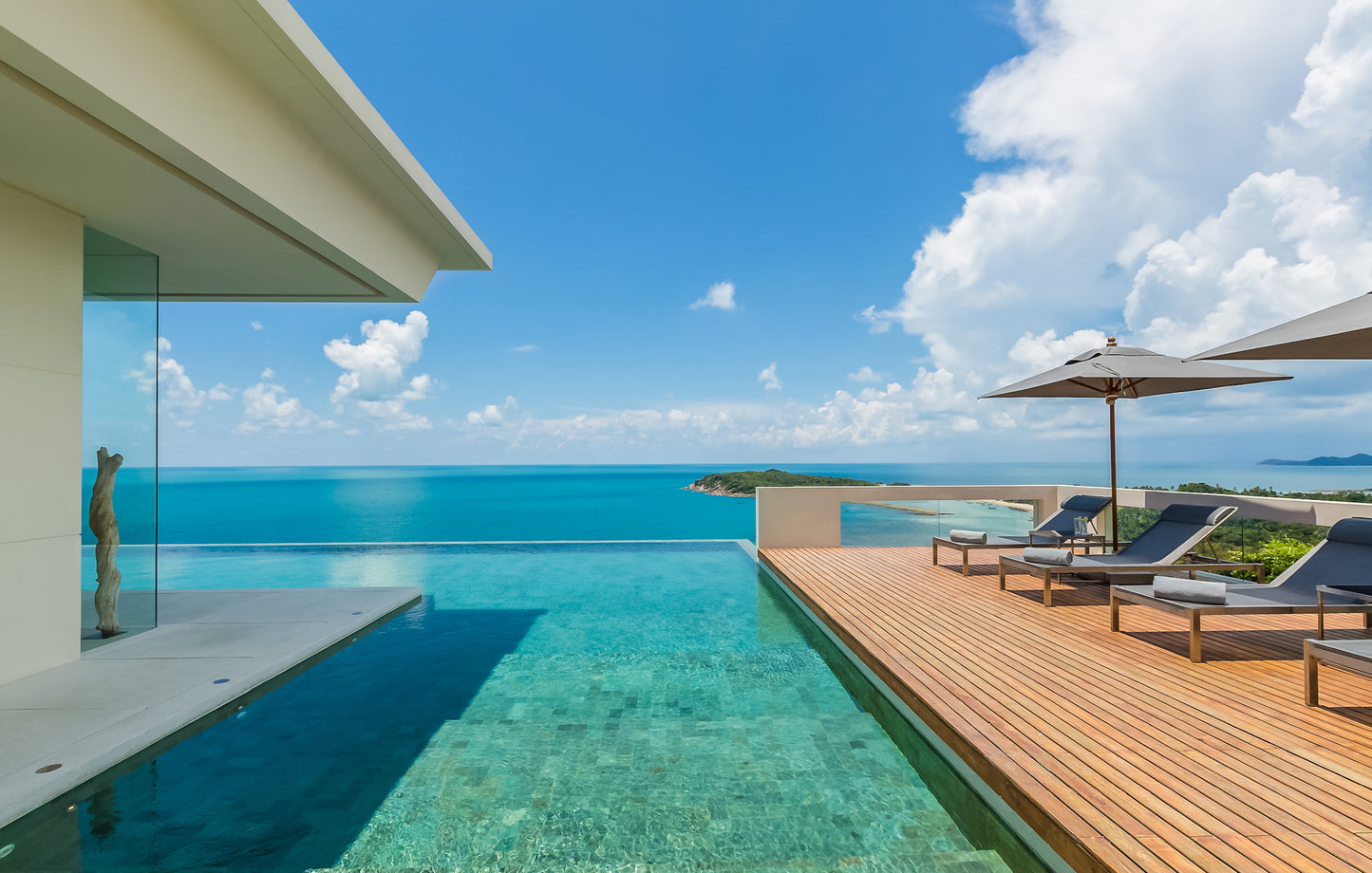 Seaview 5-bedrooms villa with infinity pool in Chaweng beach Koh Samui (private cinema, all service)