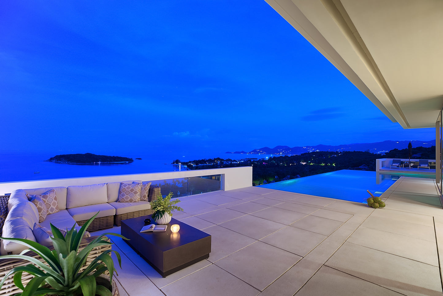 Seaview 5-bedrooms villa with infinity pool in Chaweng beach Koh Samui (private cinema, all service)