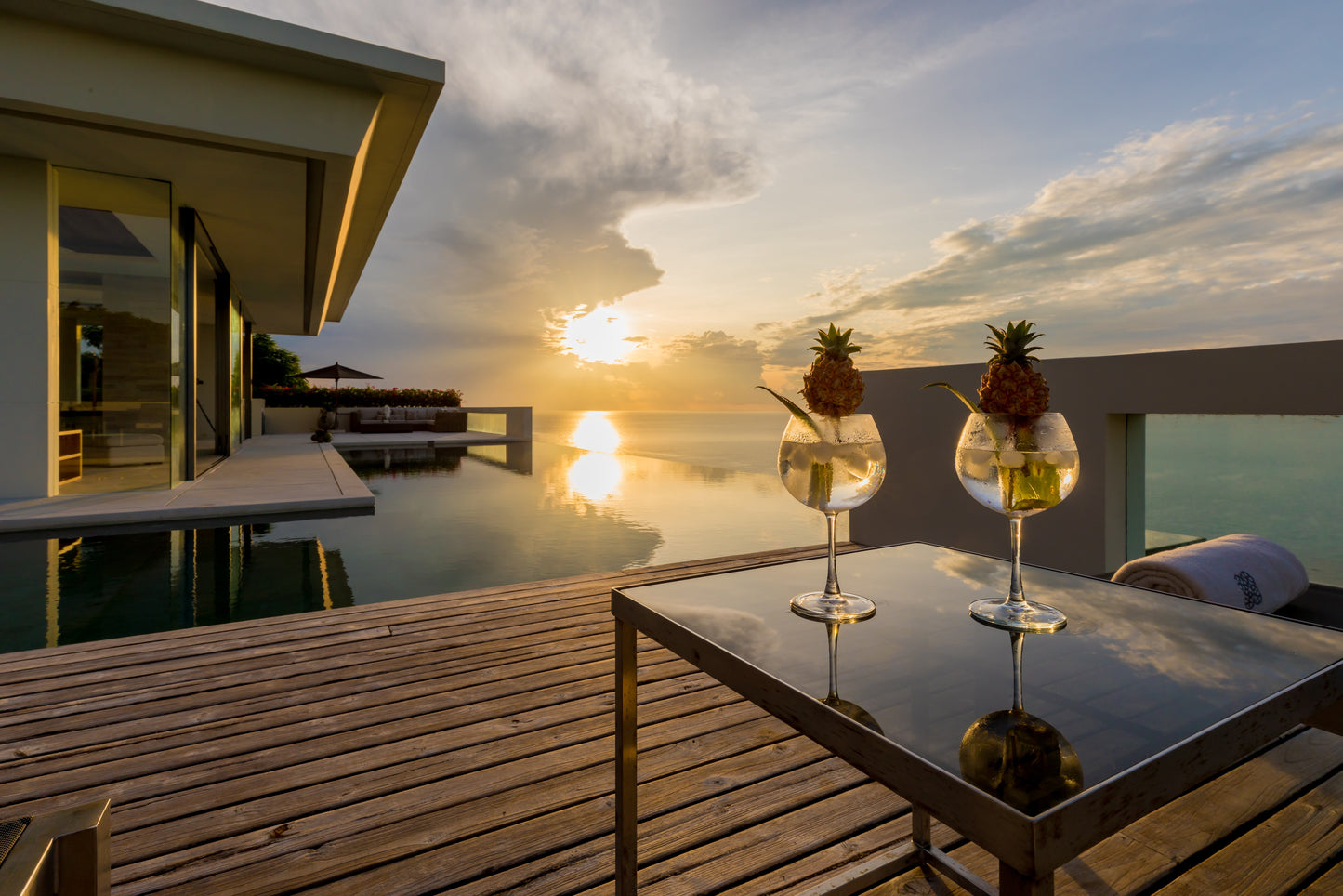 Seaview 5-bedrooms villa with infinity pool in Chaweng beach Koh Samui (private cinema, all service)