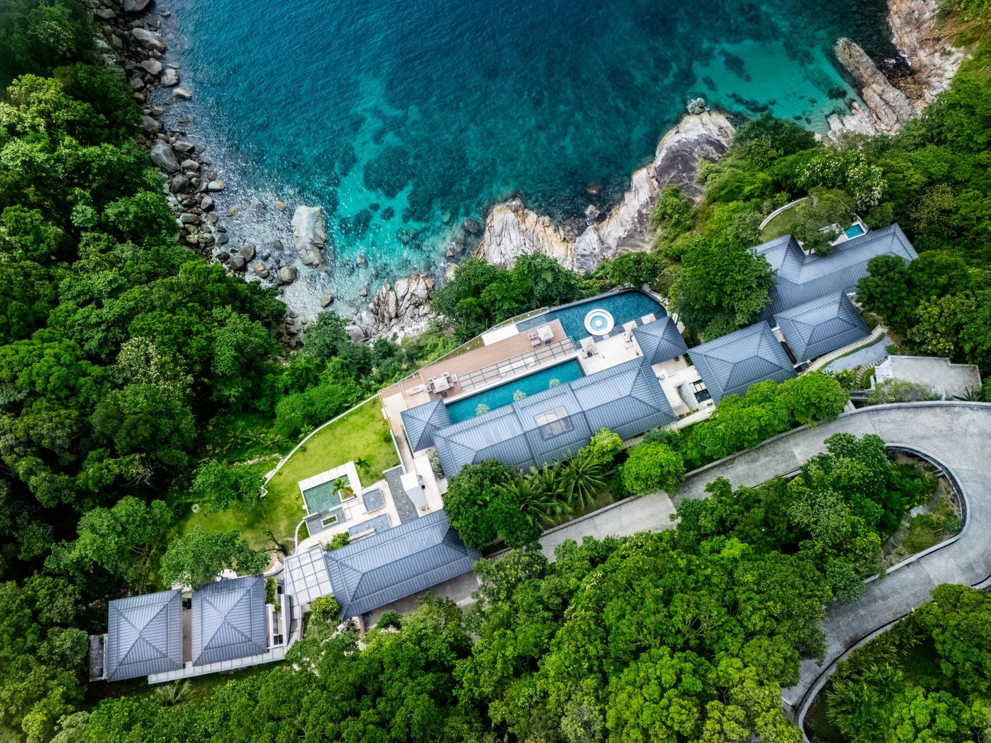 Seaview 12-bedrooms villa in Millionaire’s Mile Kamala beach (2 infinity pools, cinema, spa, gym, wine cellar)